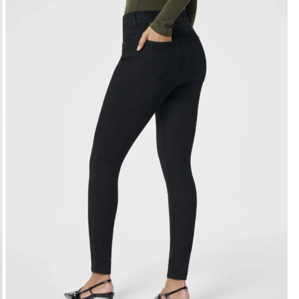 SPANX EveryWear Ankle, Pull-On, Skinny Jeans, Black, Size Medium - Image 2