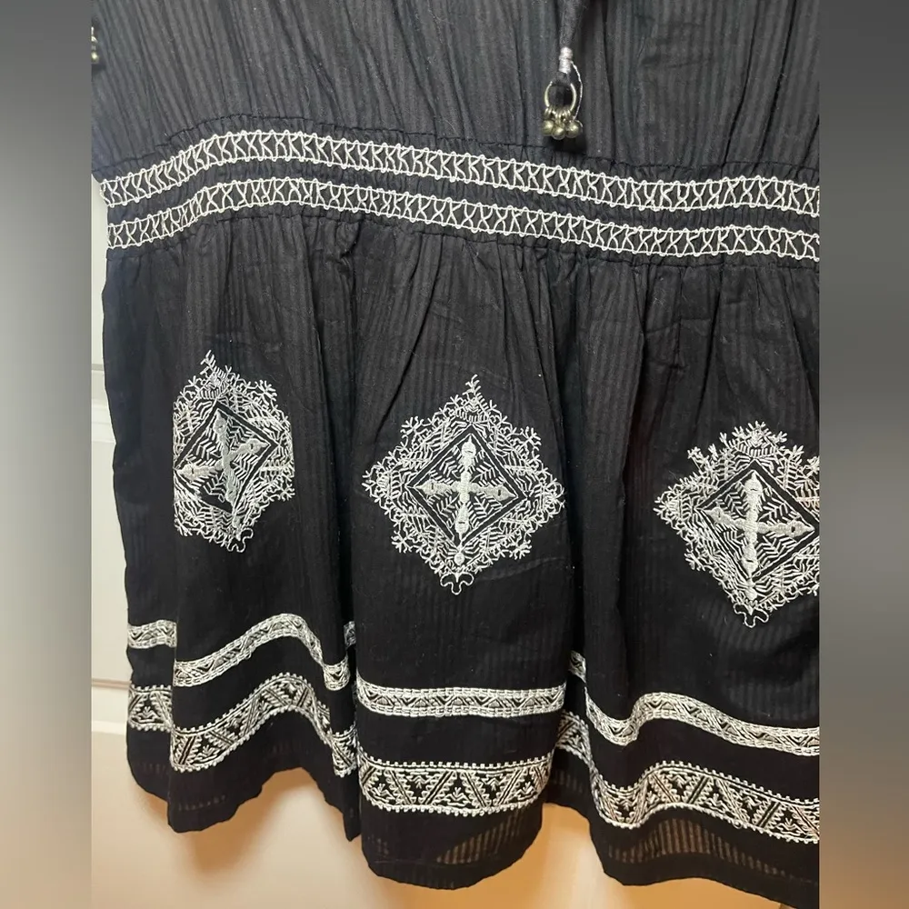 Women’s Romeo & Juliet Couture Boho Dropped Waist Black Embroidered Dress Sz S - Image 3