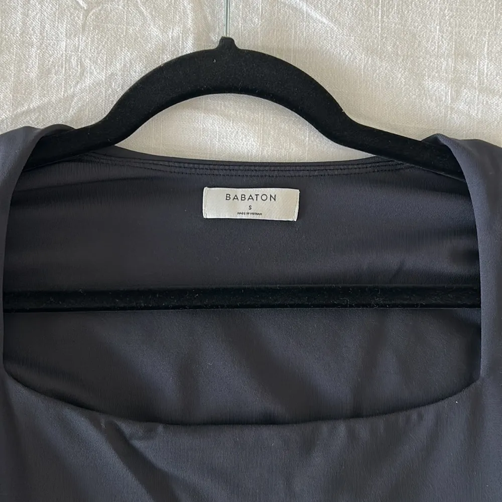 Aritzia Babaton Contour Squareneck Shortsleeve Bodysuit (S) - Image 3