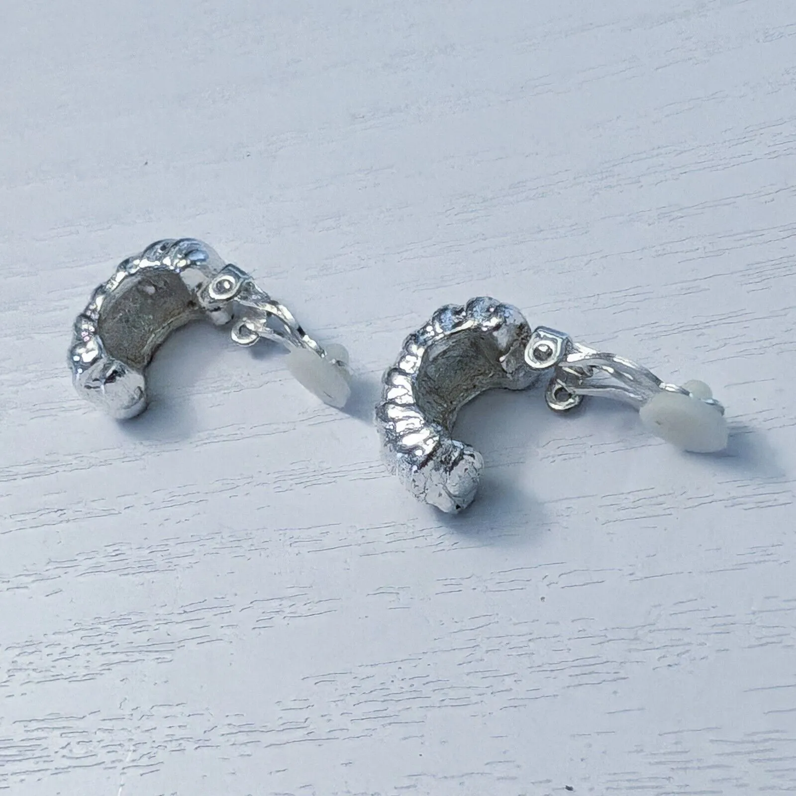 Vintage Clip On Earrings - Image 5