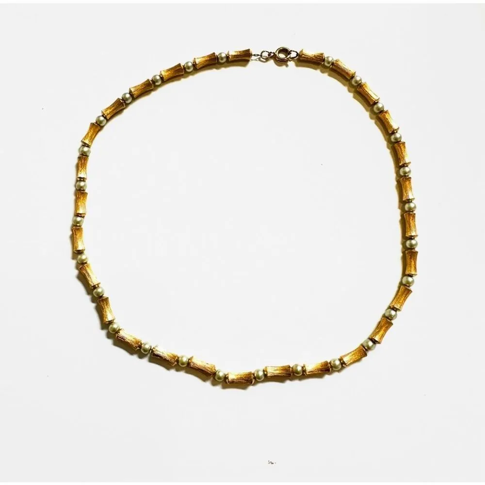 Gold tone faux pearl vintage choker necklace - Image 4