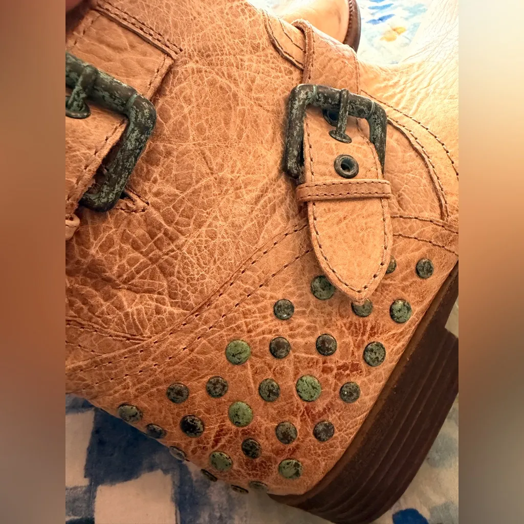 ANTHROPOLOGIE 8 Naya Agatha Weathered Distressed Taupe Studded Ankle Moto Boots - Image 11