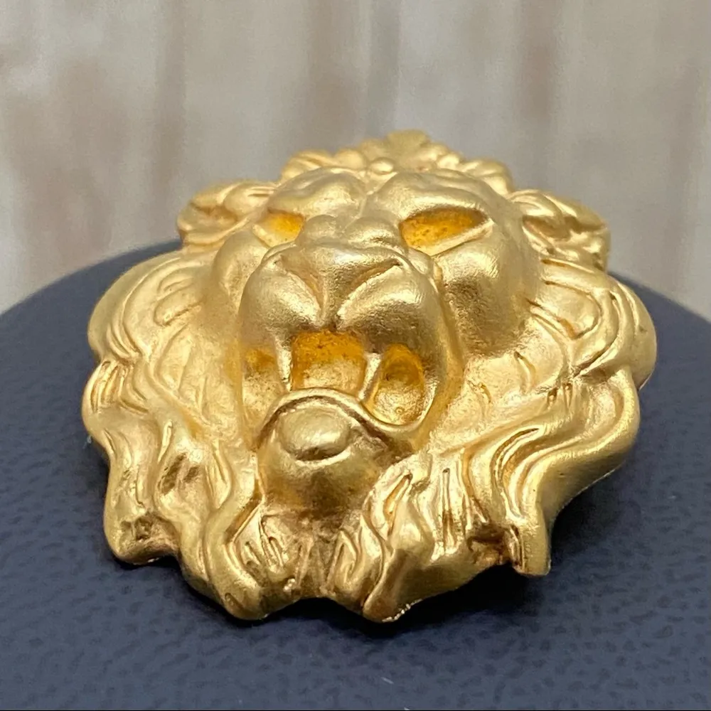 Vintage Gold tone Lion Head Brooch - Image 6