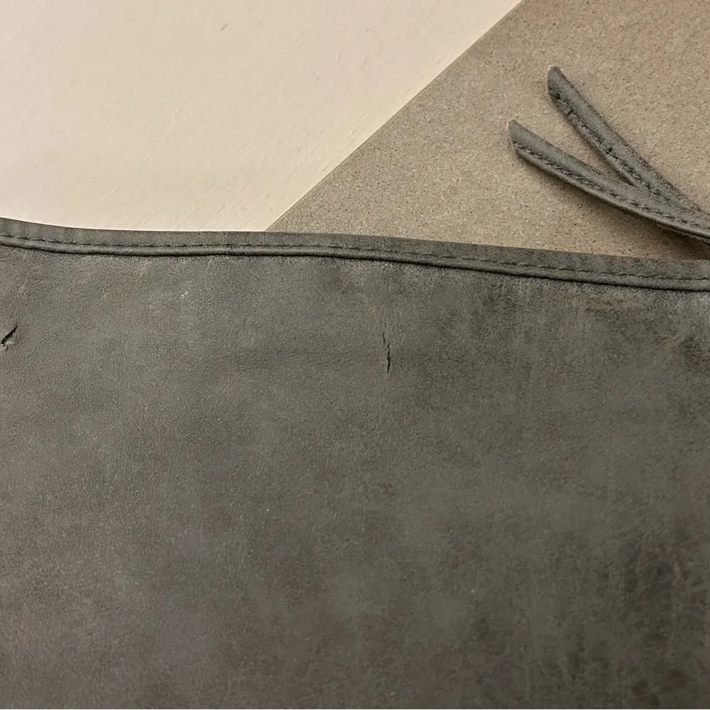 Union Bay Cross Body Bag - Gray Discount due to wear on strap & top back - Image 7