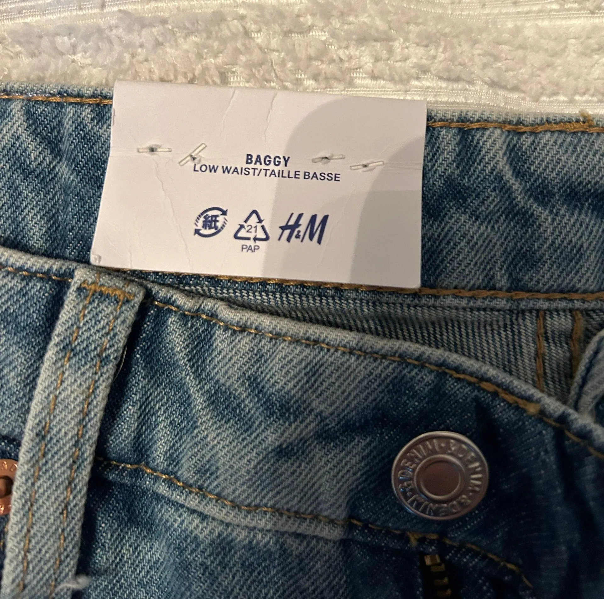 Baggy Low Waist Jeans - Image 3