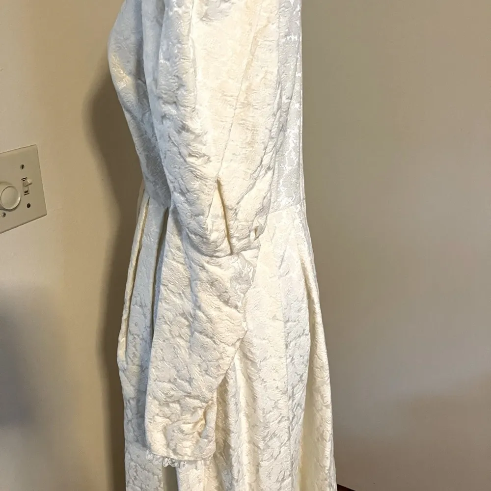 GORGEOUS SATIN VINTAGE WEDDING GOWN - Image 8