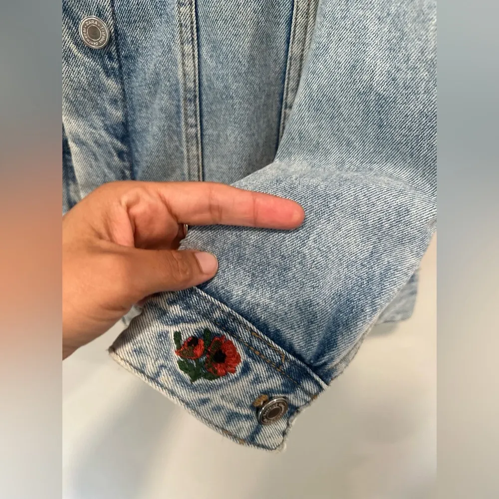 Oversized Denim Jacket with embroidered Roses and Studs. Size Small - Image 6