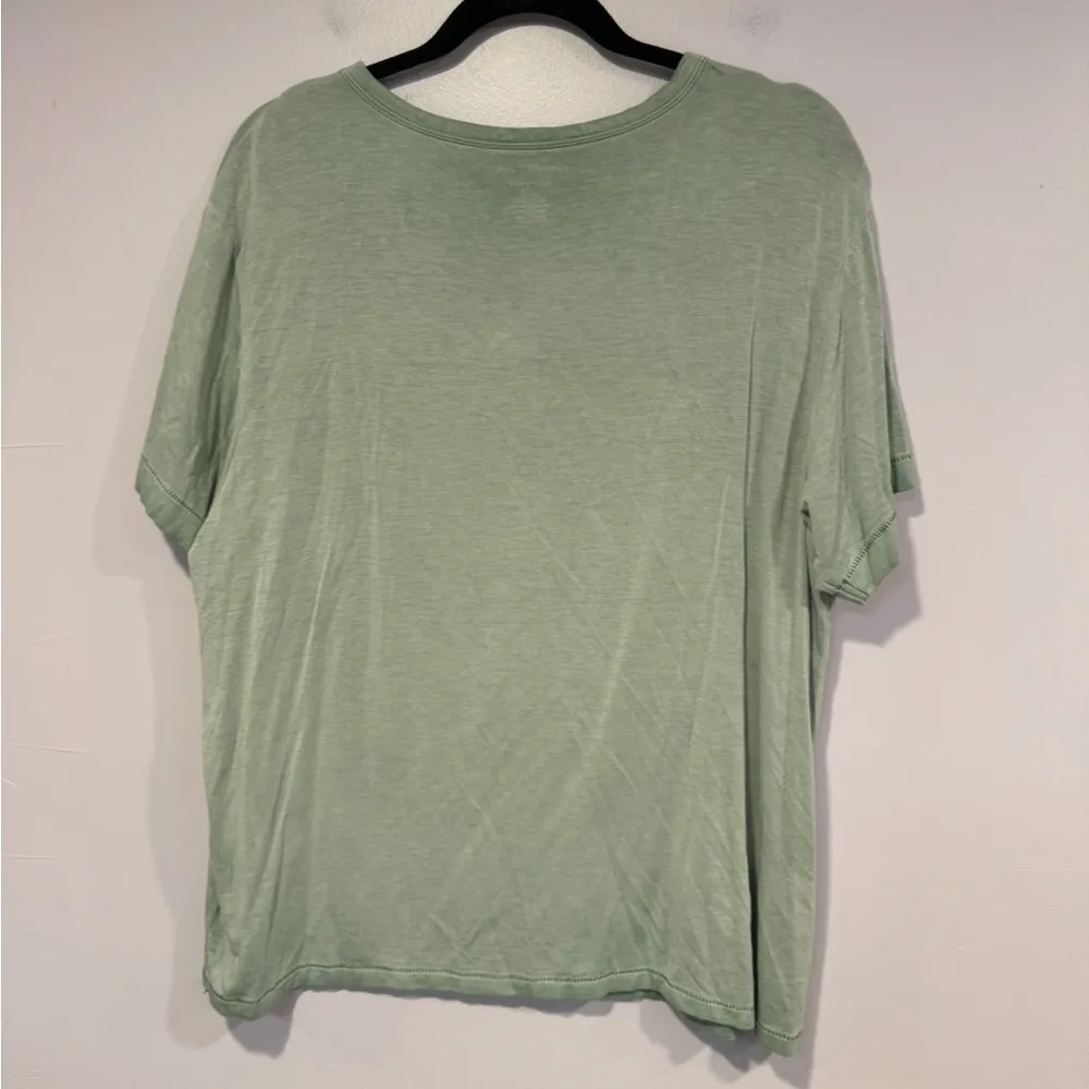 Light seafoam green soft American‎ Eagle vneck - Image 3