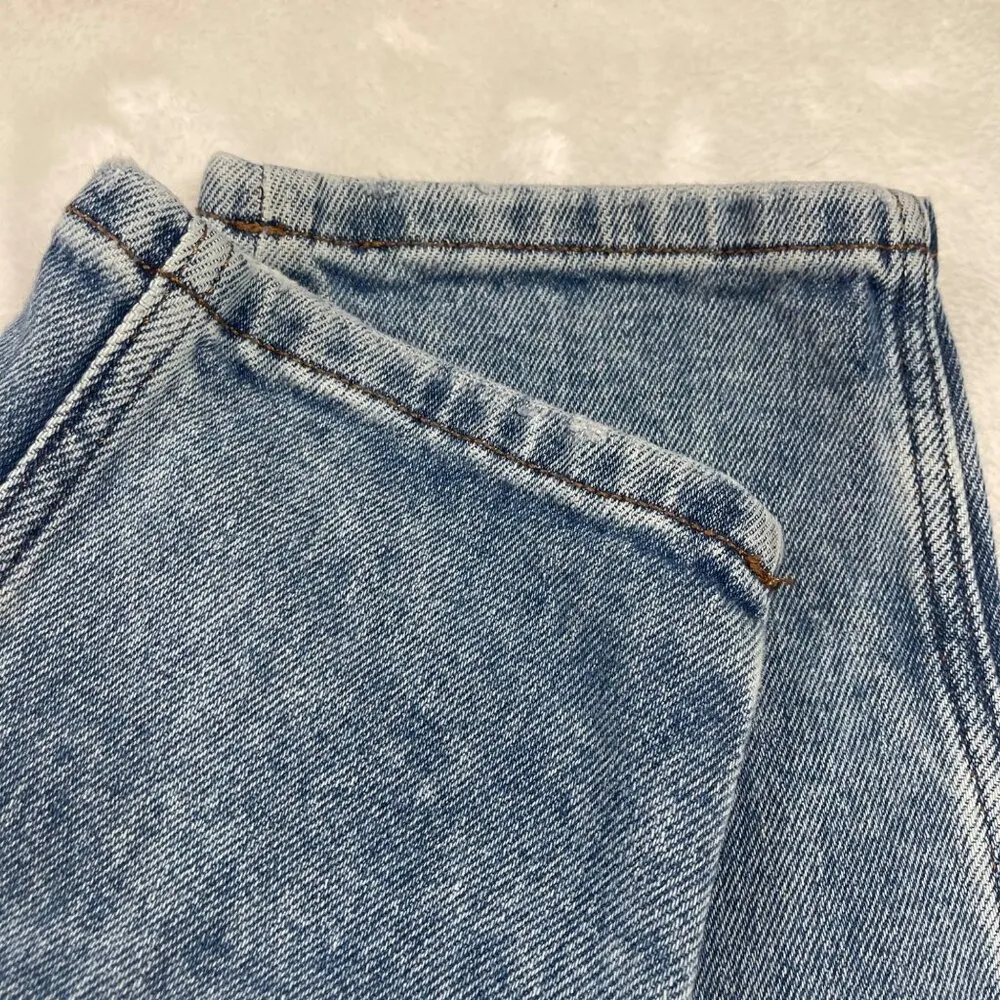 Arizona JUNIORS Highest-Rise Curvy Mom Jeans Distressed Size 9 Light Wash Denim - Image 11