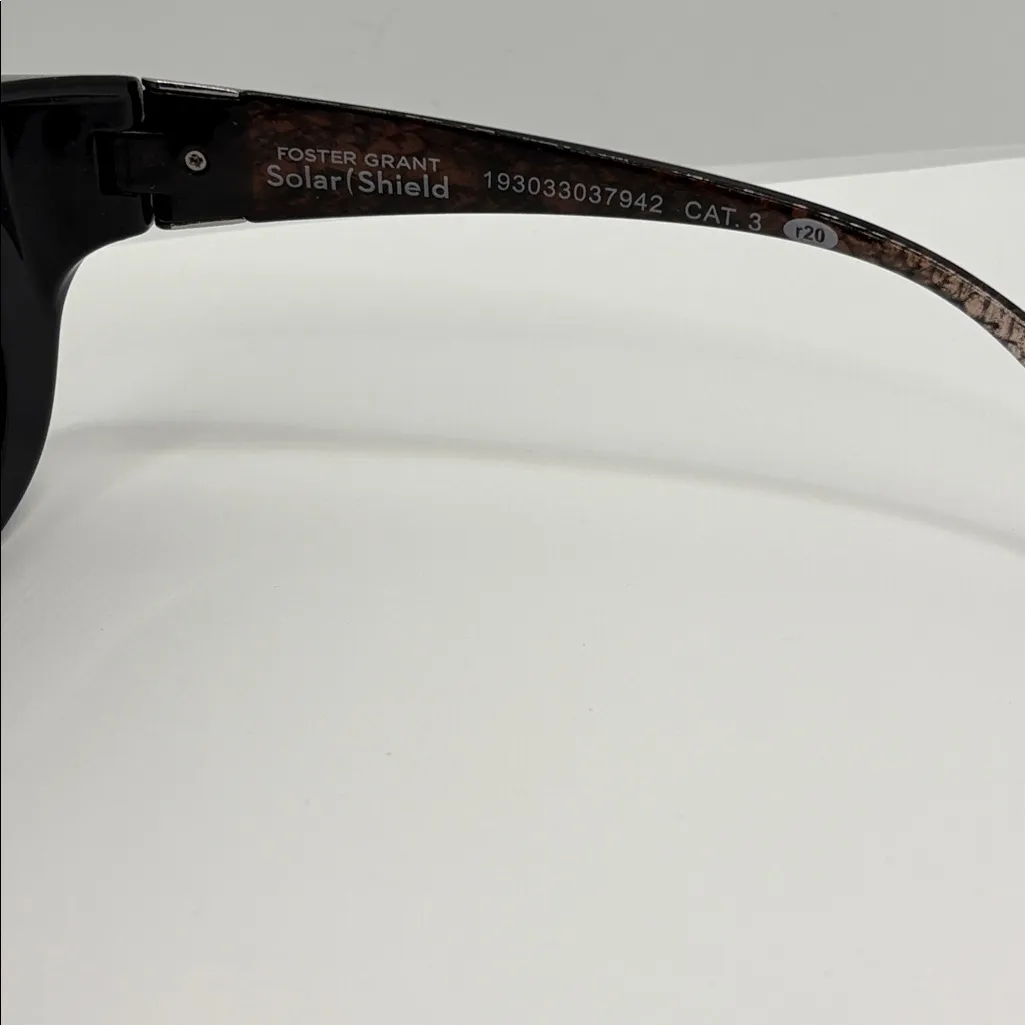 Foster Grants Solar Shield Dioptics Cat Eye Fashion Sunglasses fits over glasses - Image 5