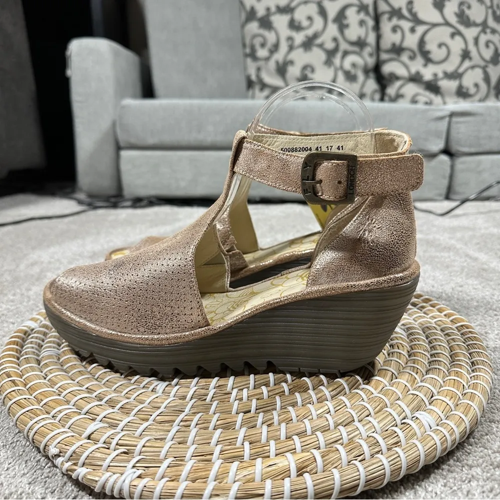 Fly London Women’s Yall T-strap Metallic Beige Leather Wedge Sandals 41/US 10.5 - Image 2