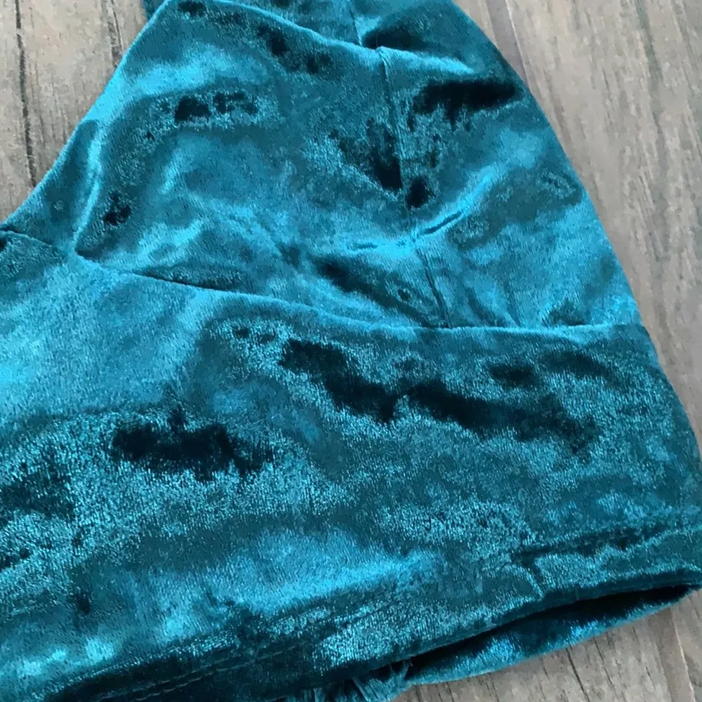 Velvet crop top with smocked back Size M - Image 2