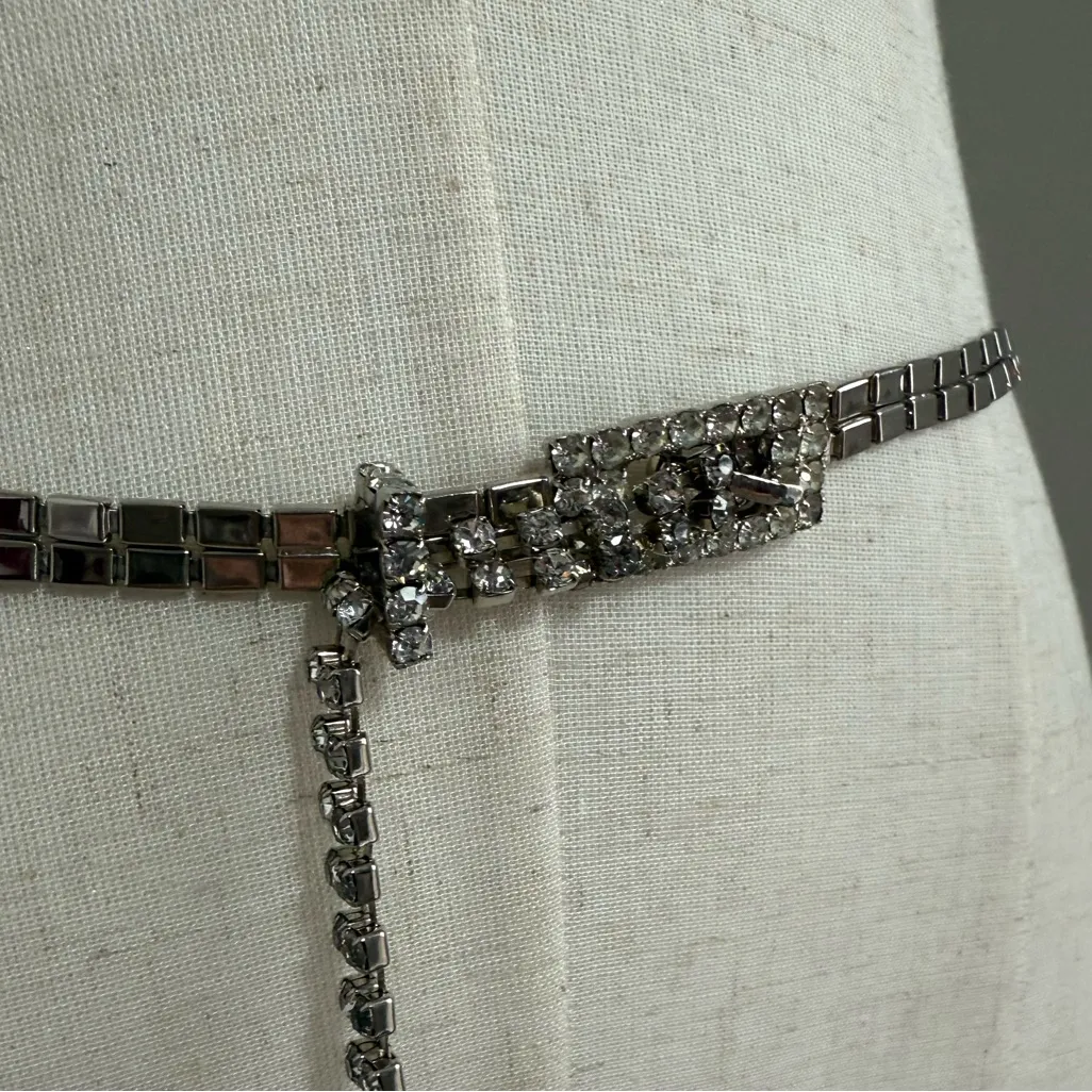 Unisex Metal chain belt with rhinestones Silver - Image 3