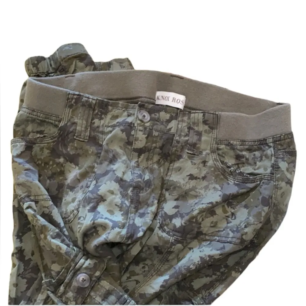 Knox Rose Women’s Floral Camo Print Army Green Cargo Pants Joggers size XS - Image 2