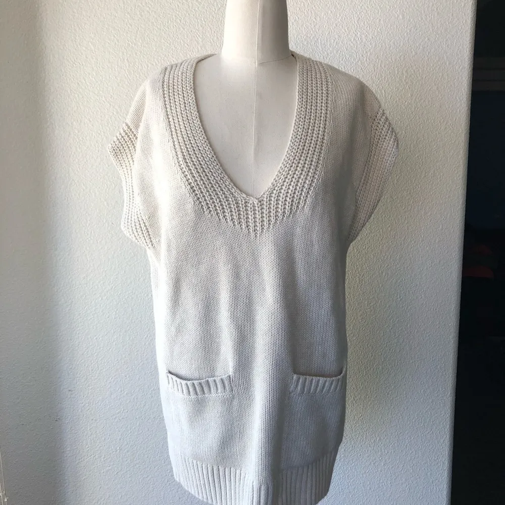 Gap sweater vest cream in color never worn NWOT oversized coastal grandma - Image 3