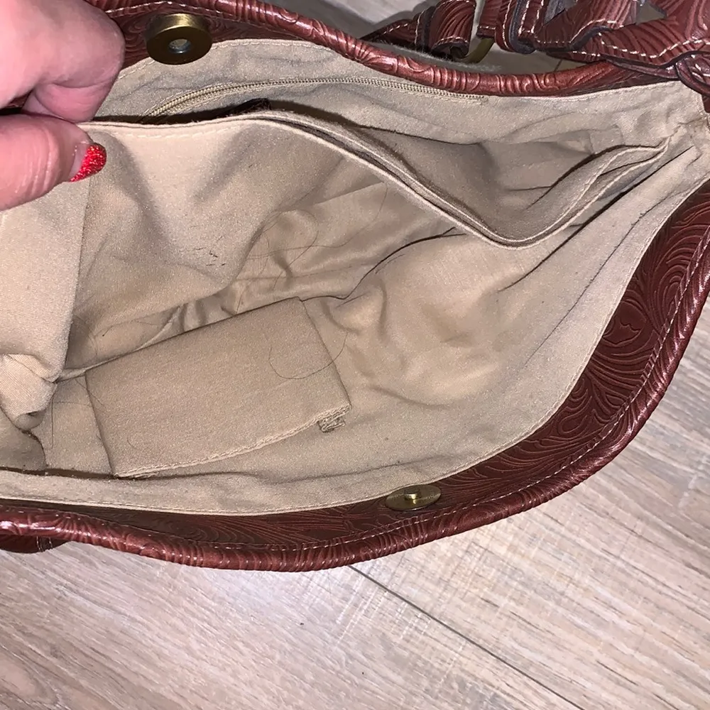 Bass western beige brown riveted shoulder bag - Image 8