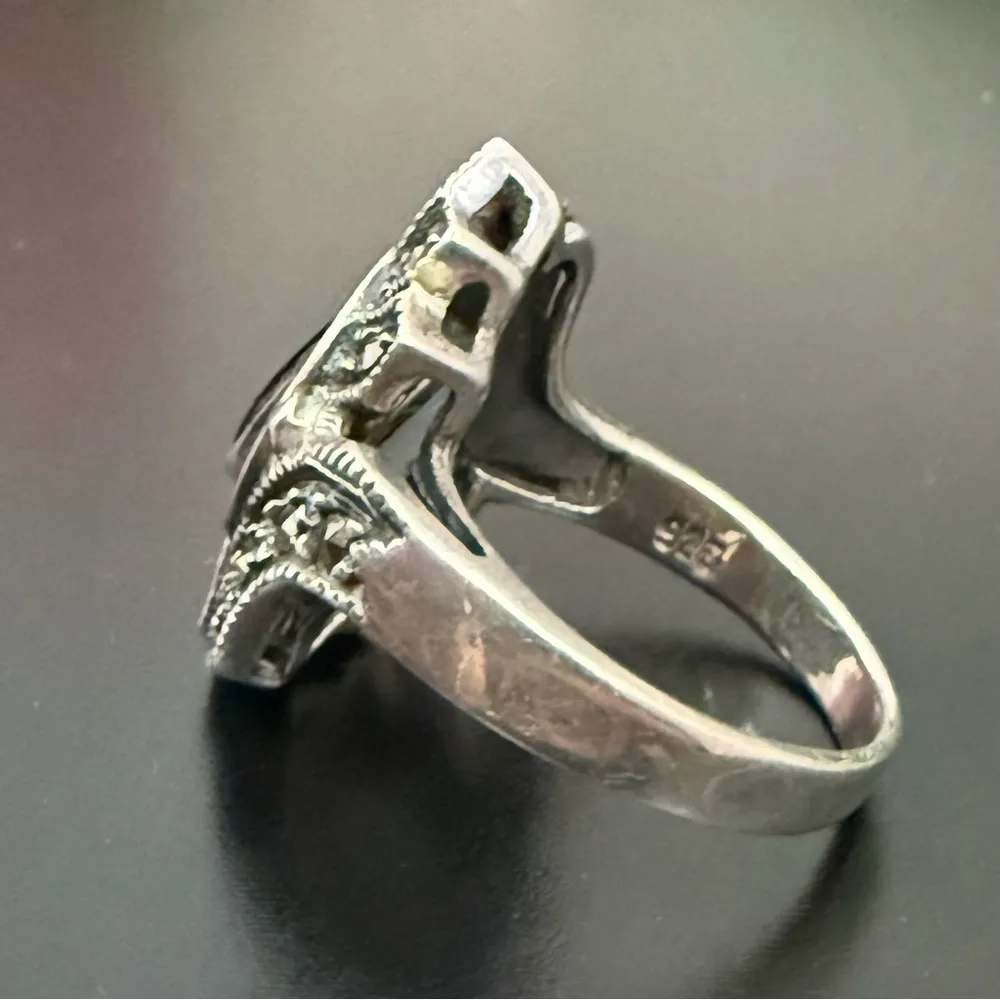 Vintage 925 Sterling Silver Black Onyx/Mother Of Pearl Marcasite Spinner Ring 8 - Image 4