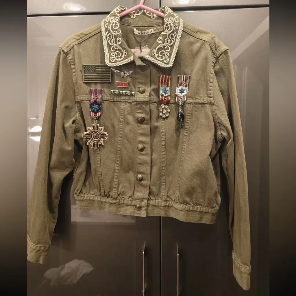 Alice + Olivia Chloe Embroidered Jacket US8 - Image 4