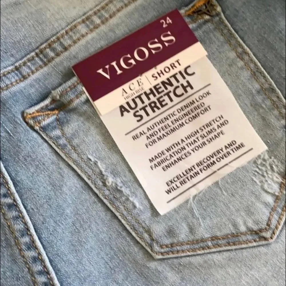 NWT VIGOSS light wash distressed Jean shorts size 24 - Image 5