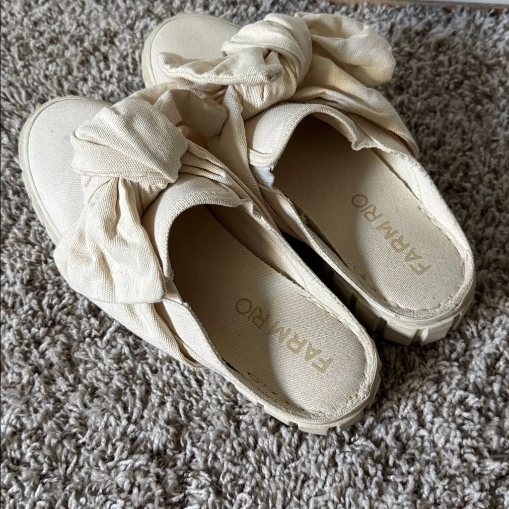 Farm Rio 7.5 Bow Mule Sneakers In Off White - Image 3