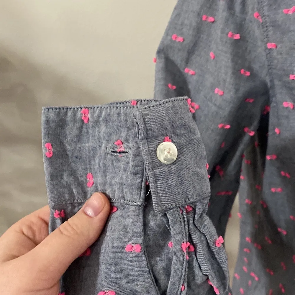 Splendid chambray shirt box pleat back with neon pink clip dot pattern size S - Image 9