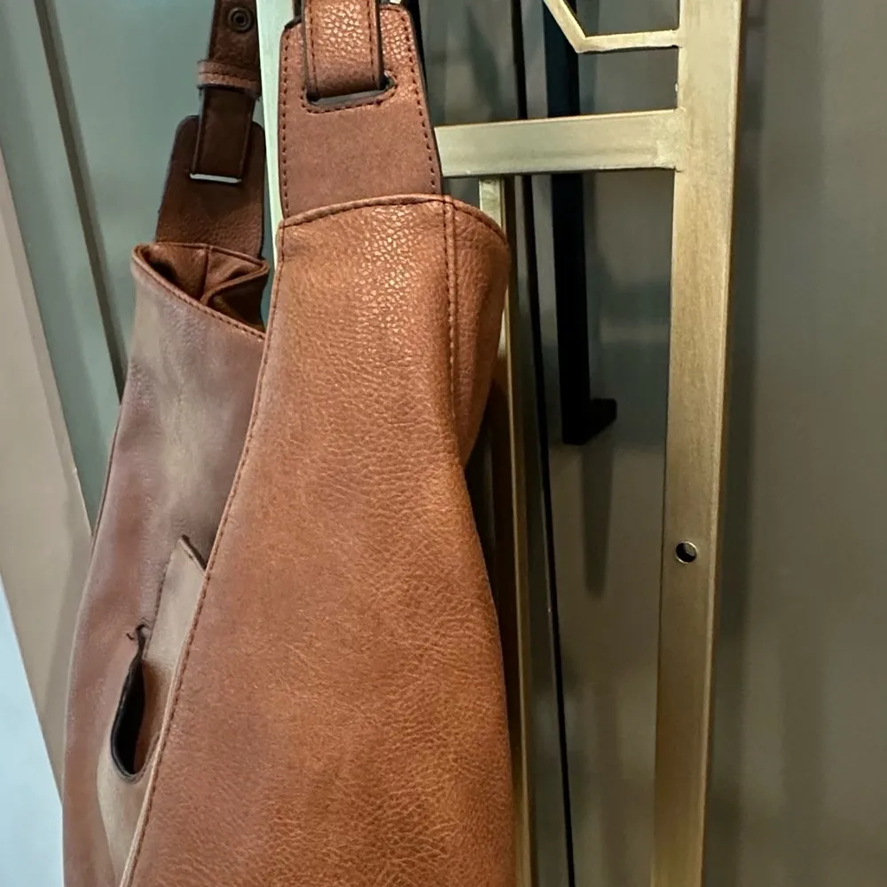 Darcy Marks Elegant Tan Leather Hobo Bag Brown - Image 3