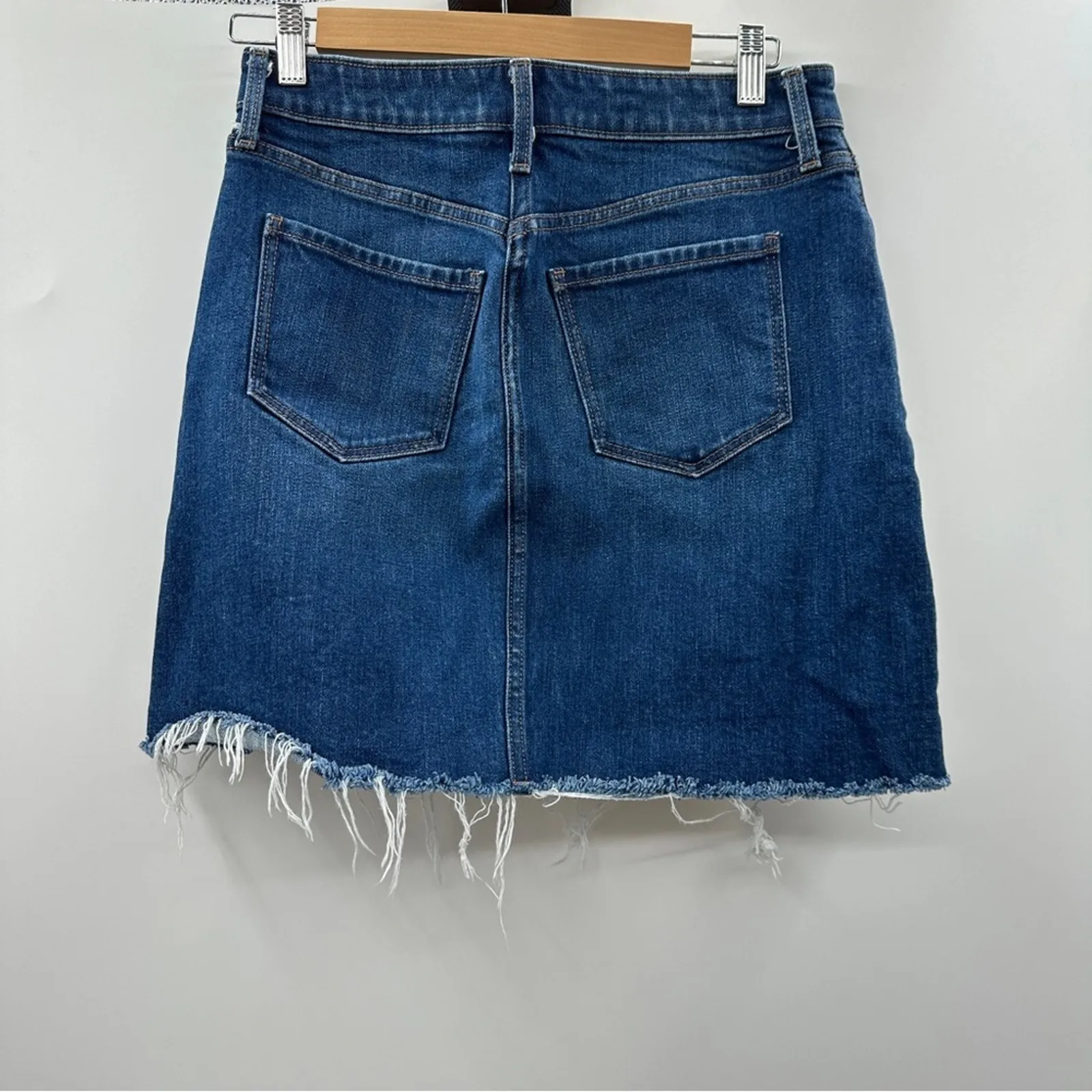 Old‎ Navy Medium Wash Raw Hem Mini Denim Skirt Size 2 - Image 2