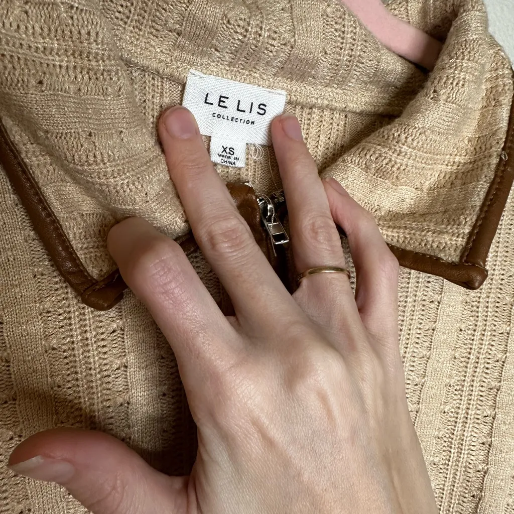 Le Lis Beige V-Neck Sweater with Brown Trim - Image 5