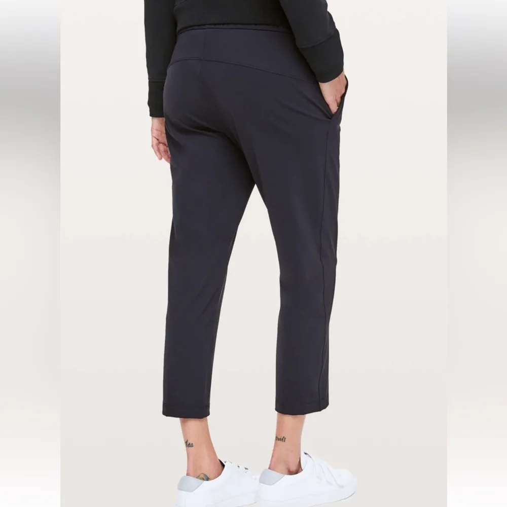 Lululemon‎ On The Fly Crop 23” black Pants 6 athleisure yoga workout streetwear - Image 2