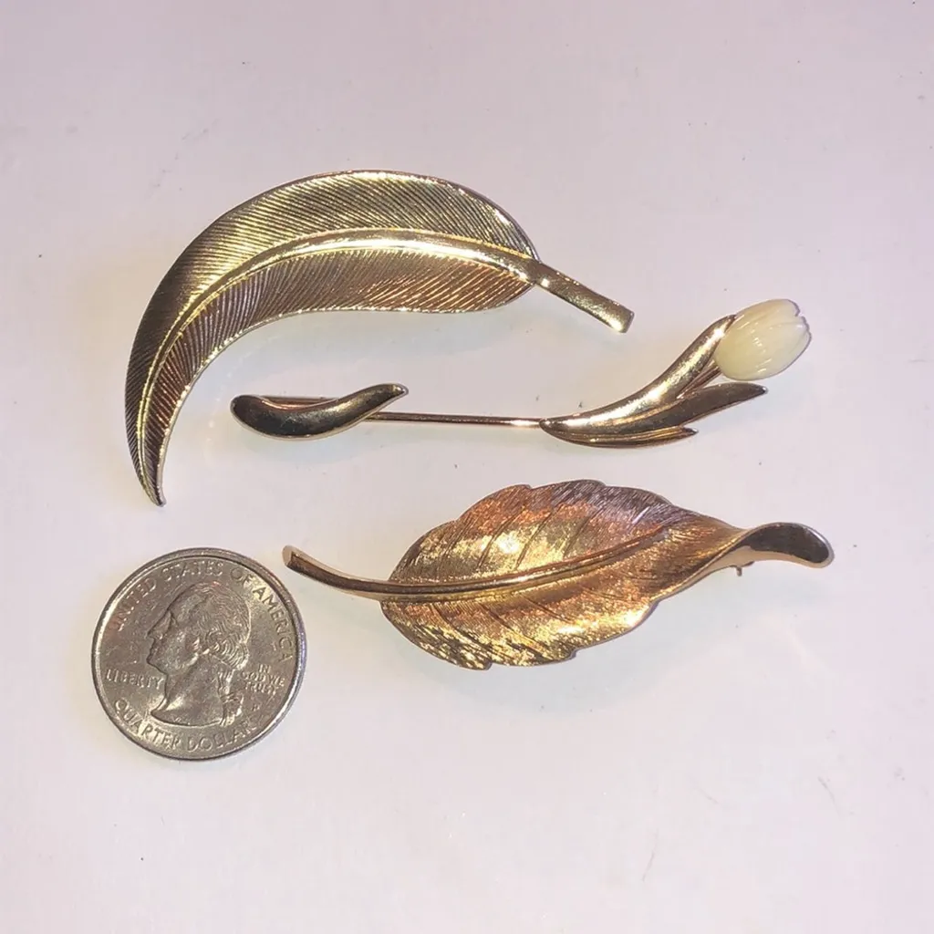 Lot of 3 Avon Vintage Gold Tone Leaf Rose Flower Retro Brooch Shoulder Pin - Image 2