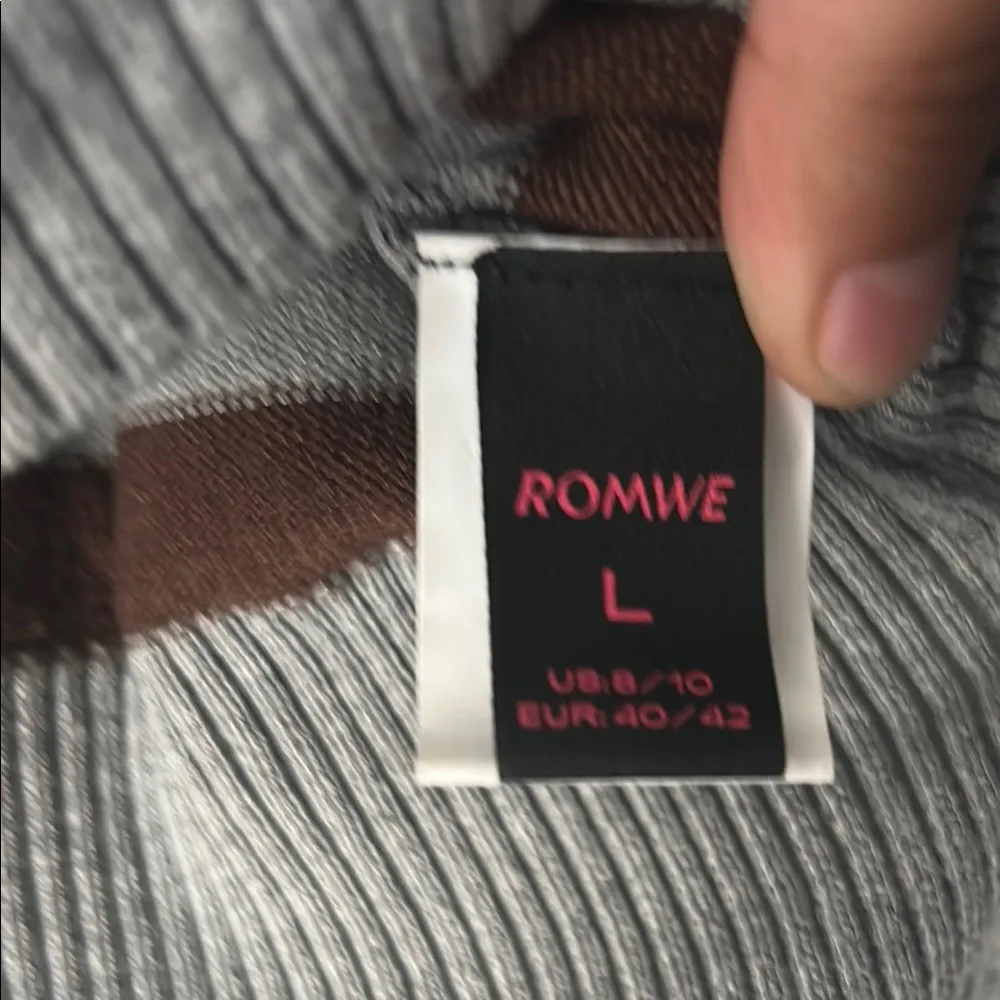 Brown/grey stripped long sleeve - Image 3