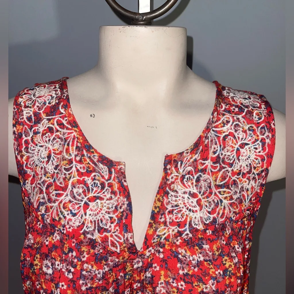 Mason & Belle sleeveless red floral patterned blouse top shirt NWT Medium - Image 2