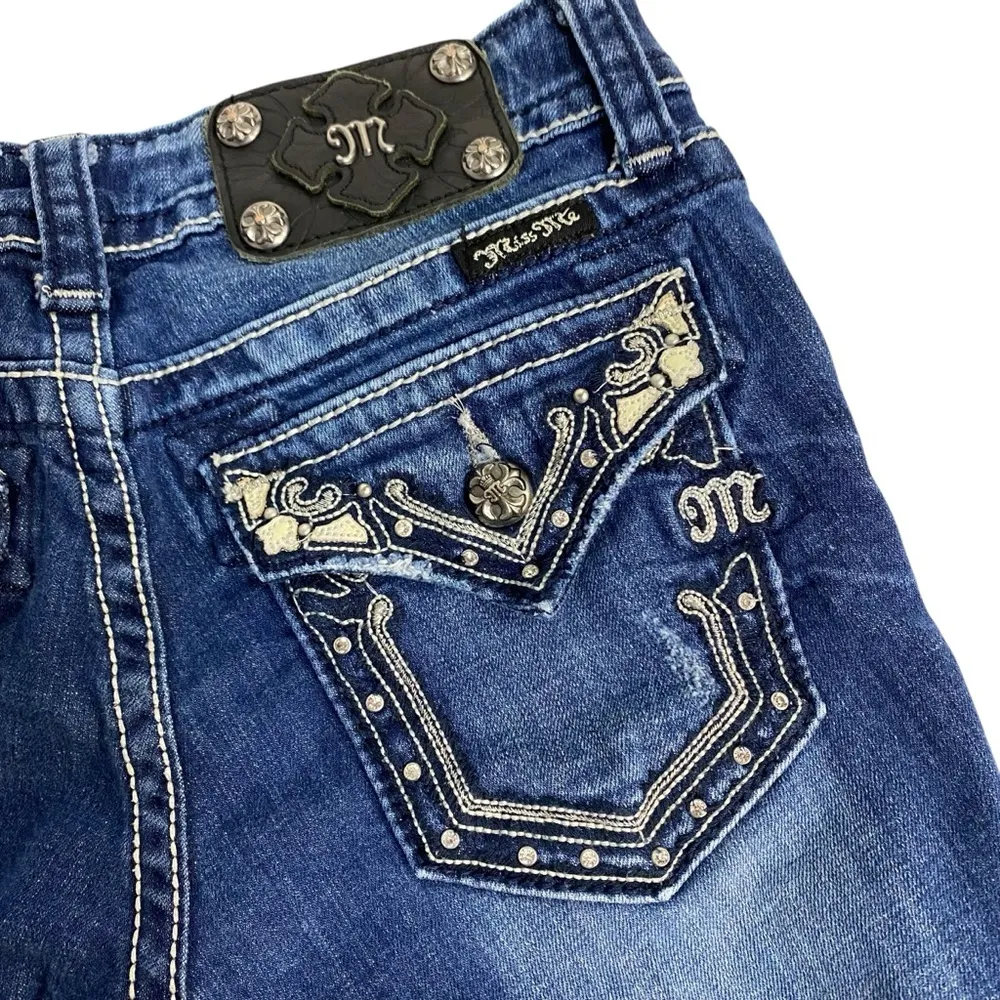 Miss Me Blue Capri Cropped Jeans Embellished Design Low-Rise Size 25 Dark Blue - Image 6