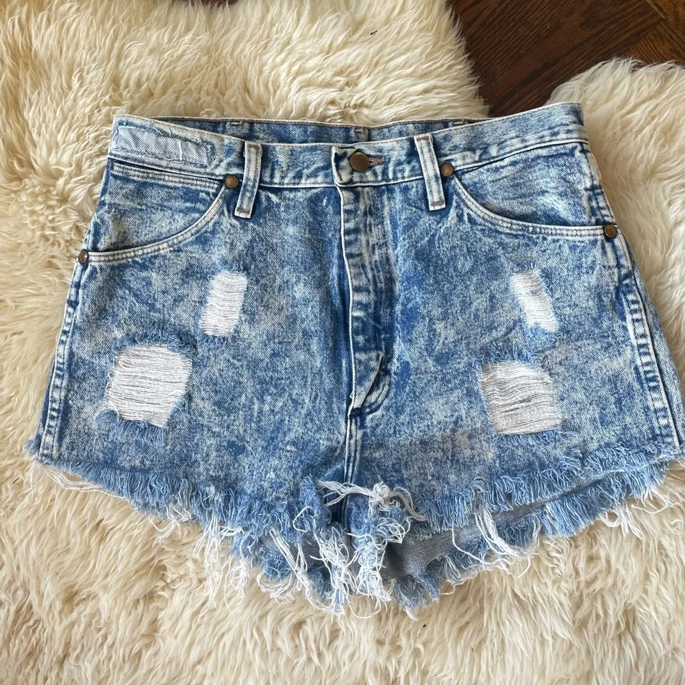 Vintage 80s 90s acid washed distressed cut off denim shorts size 27 - Image 3