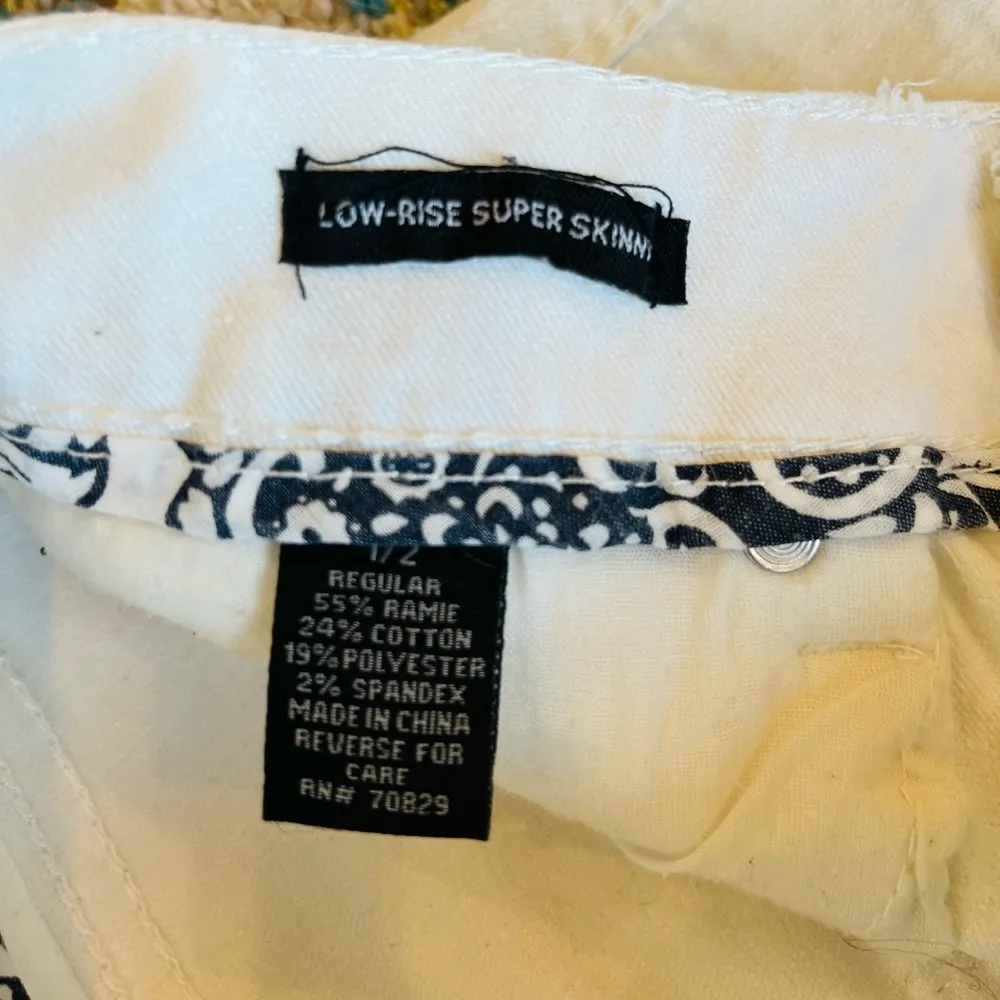 White Denim Jeans Skinny Low Rise Womens 1/2 Rue21 - Image 4