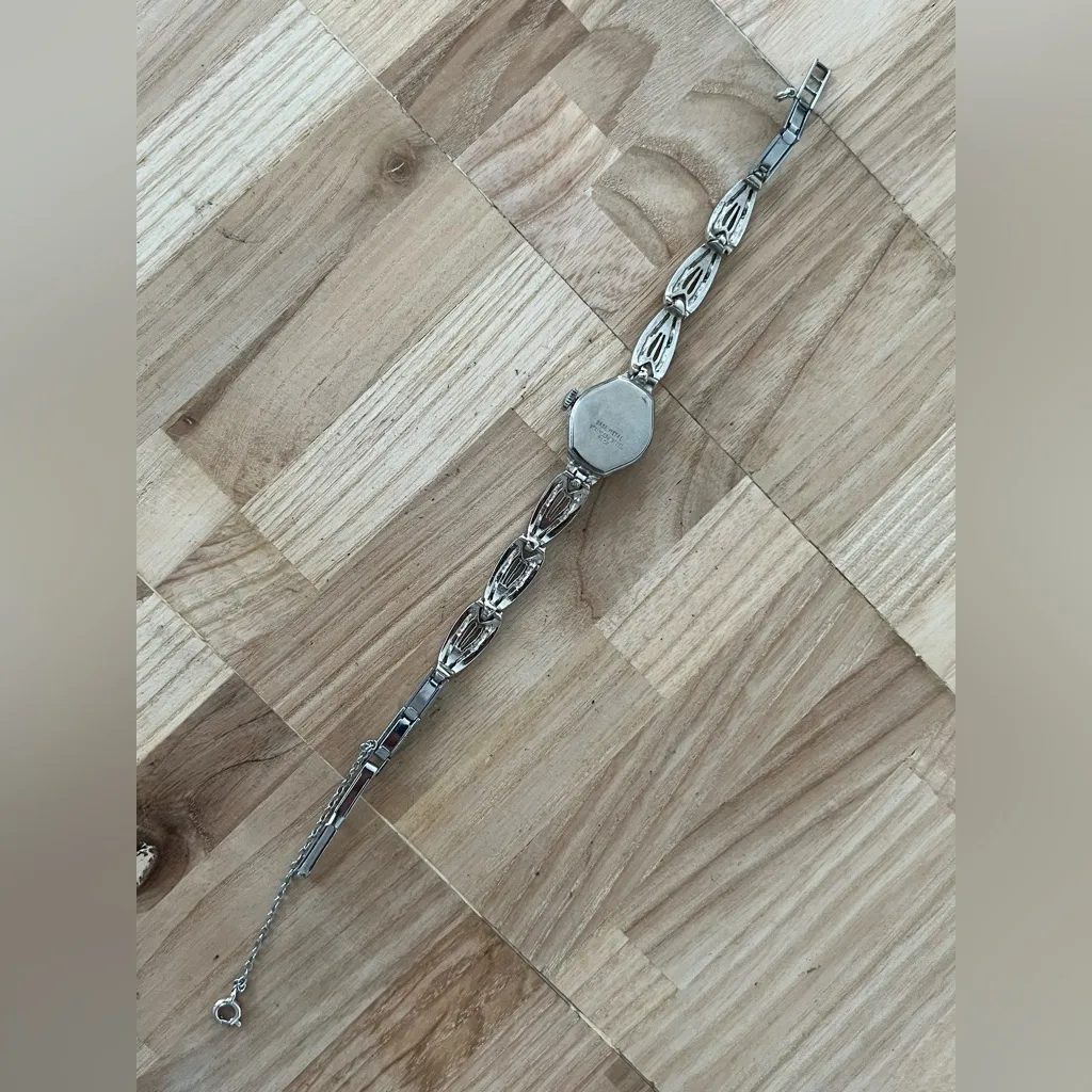 Jean Marie 17 Jewels Stunning Ladies Vintage Mechanical Watch Silver Dial - Image 8