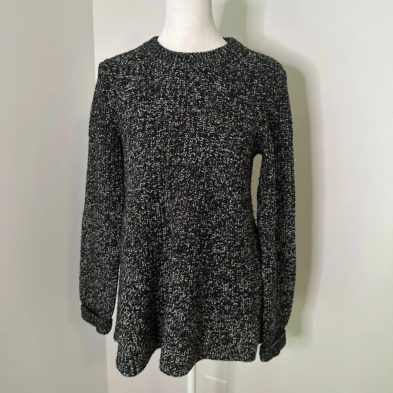 Athleta Sierra black & white knit long sleeve crewneck sweater size XS - Image 3