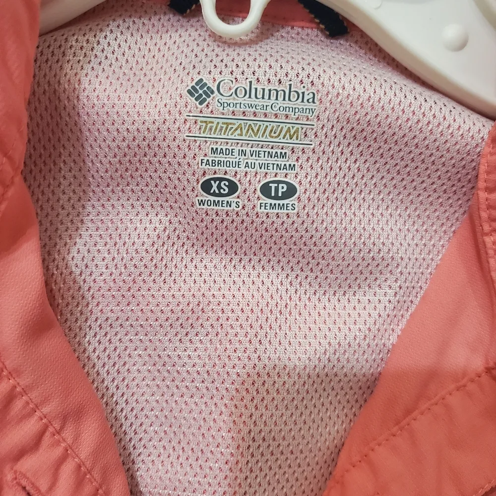 Columbia titanium  omni- dry salmon shirt size xs - Image 3
