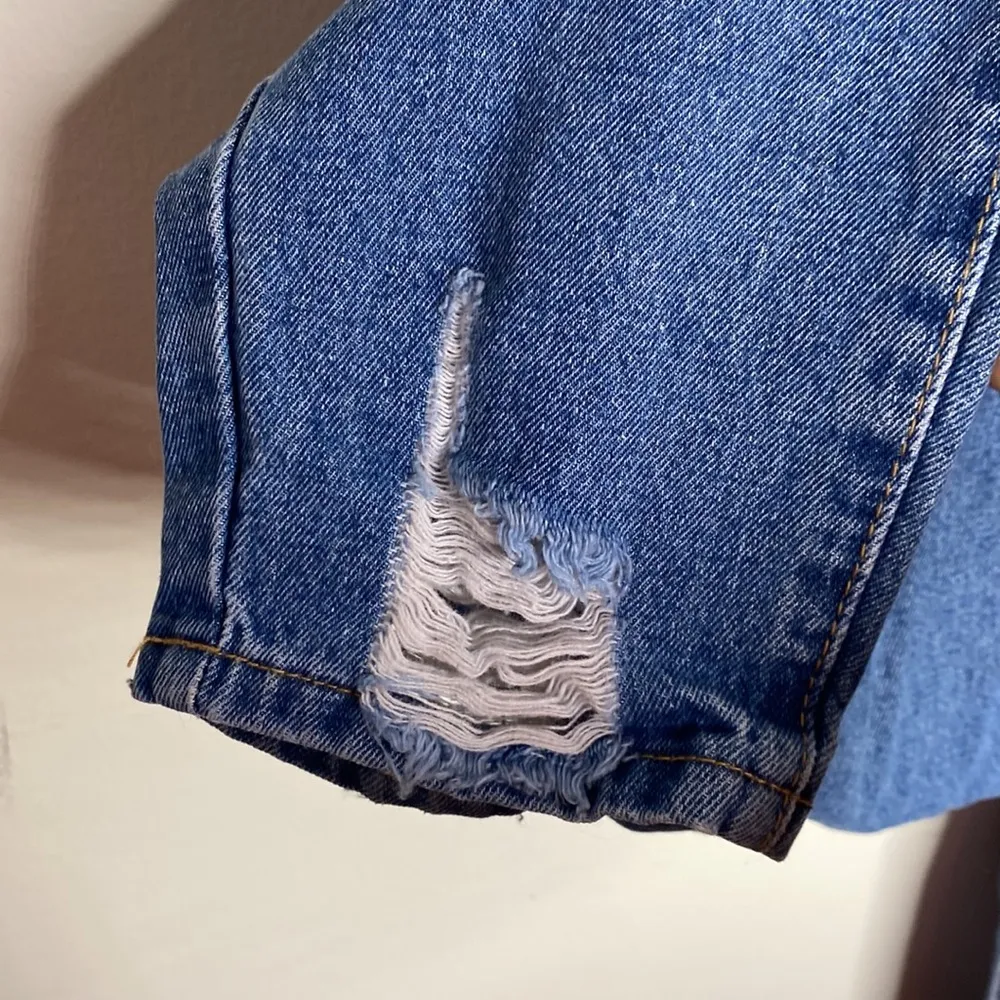 Missguided petite blue riot ripped mom jeans size 0 - Image 11