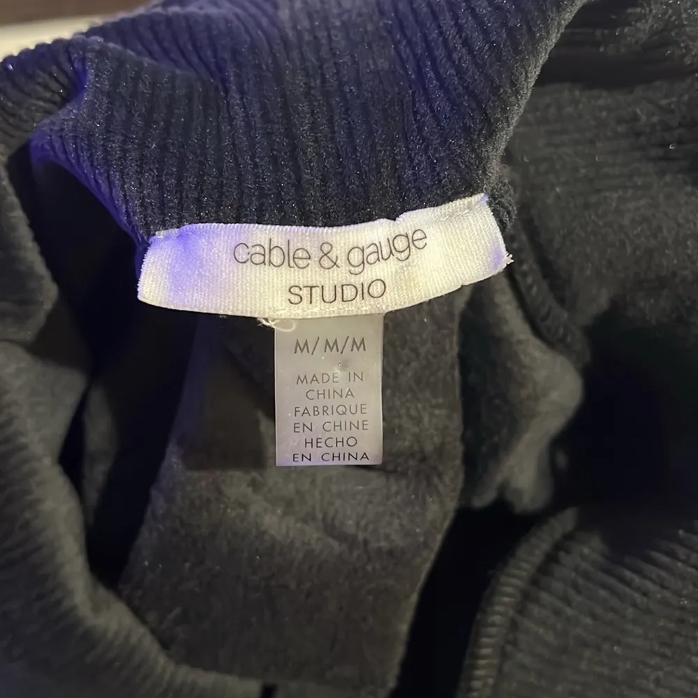 Cable & Gauge studio women’s cowl neck size M pullover sweater - Image 8