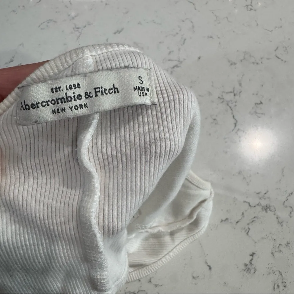 A&F white Strappy top 🫧 - Image 4