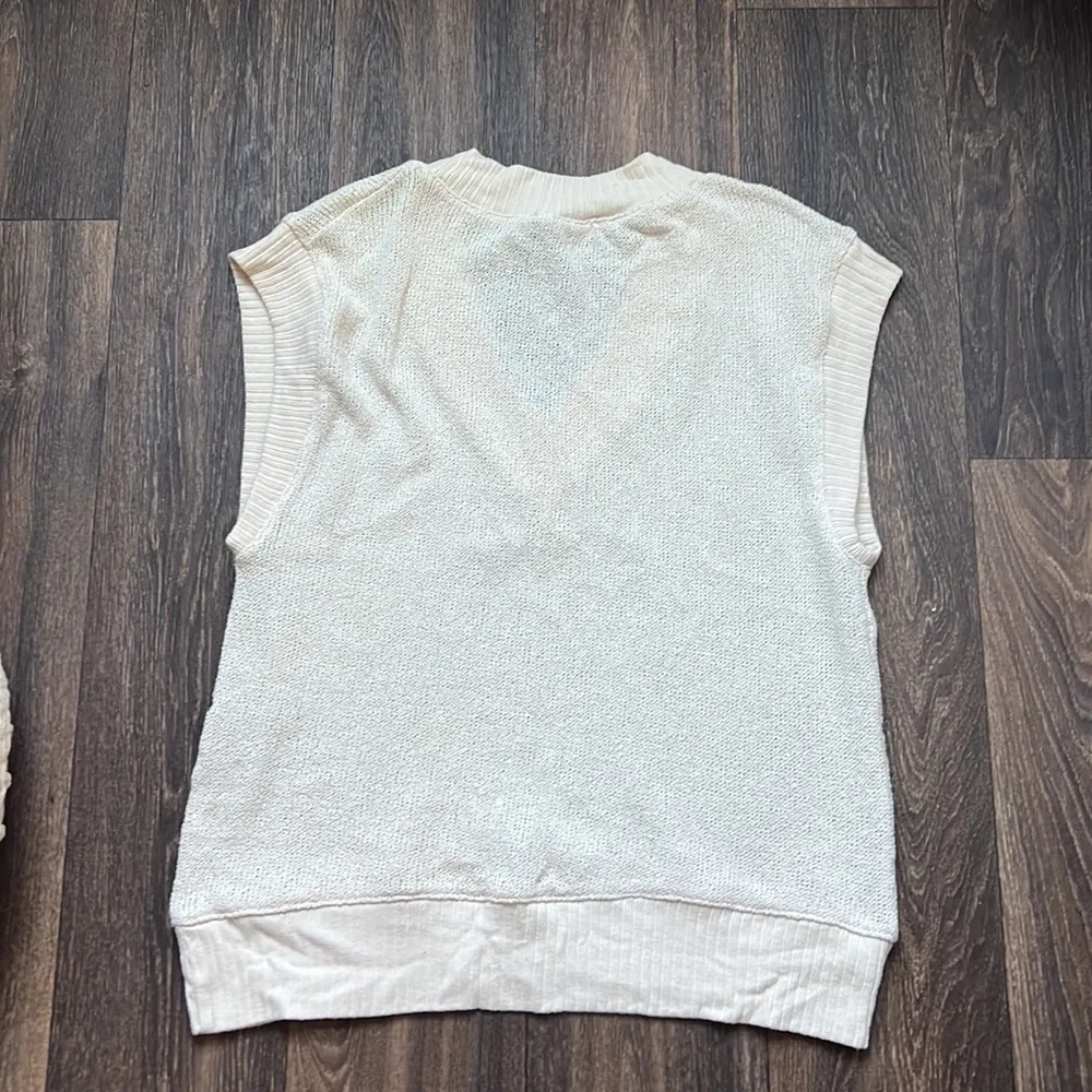 Zara Sleeveless Sweater - Image 4