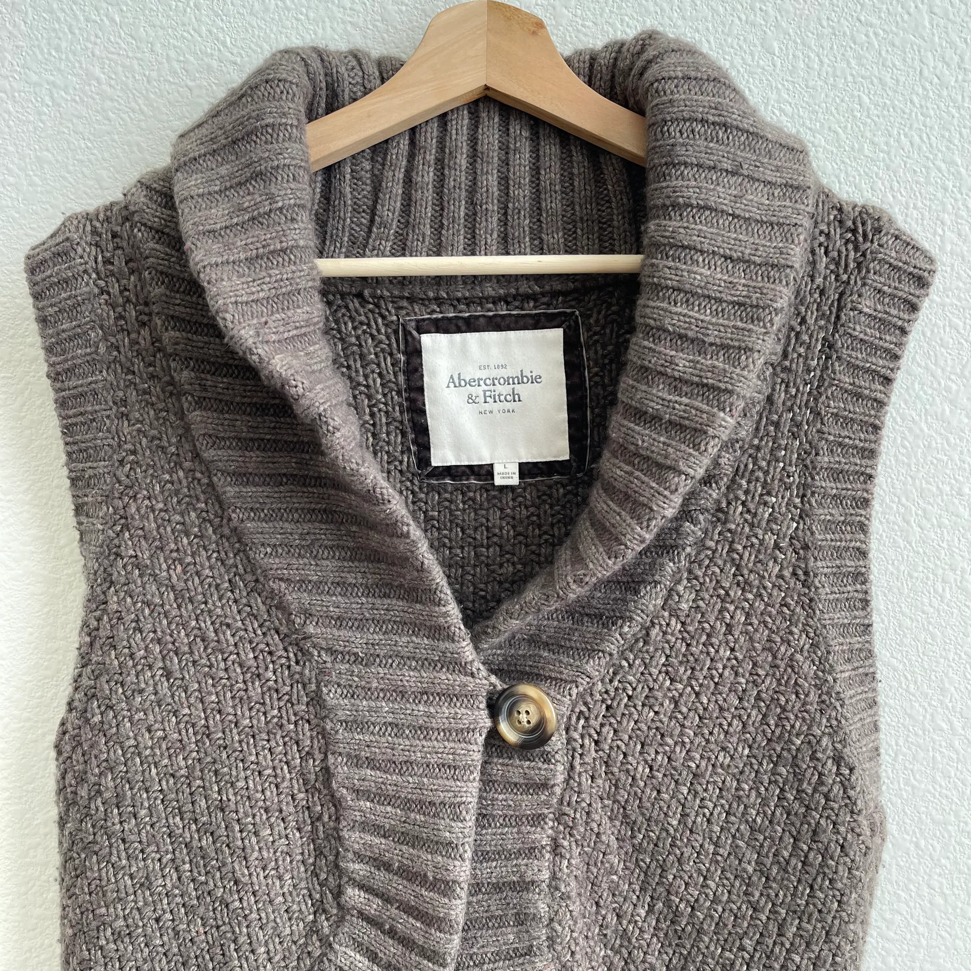 Vintage Bella Swan Vibes Brown Sleeveless Sweater Vest - Image 3