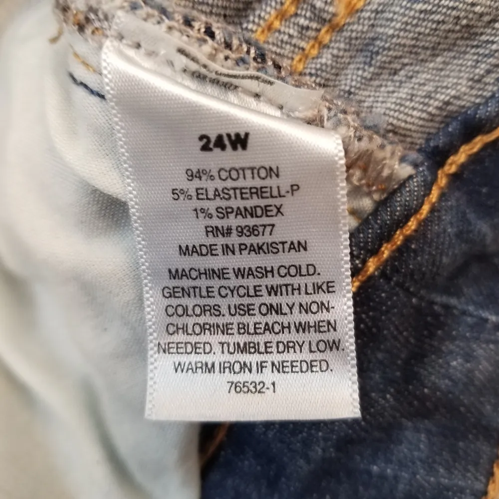 {24W} a.n.a. High Rise Curvy Skinny Raw Hem Blue Jeans - Image 11