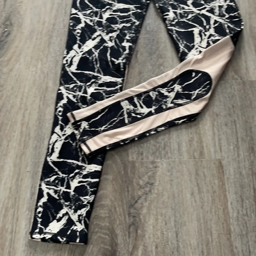 Threads 4 Thought  Raquel Leggings Size Small - Image 12