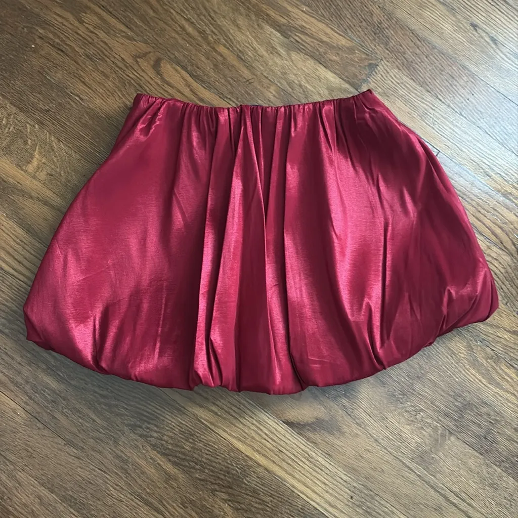 Abercrombie and Fitch Red Bubble Skort - Image 3