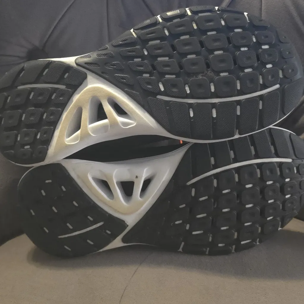 Adidas Brown Knit Fabric - Image 14