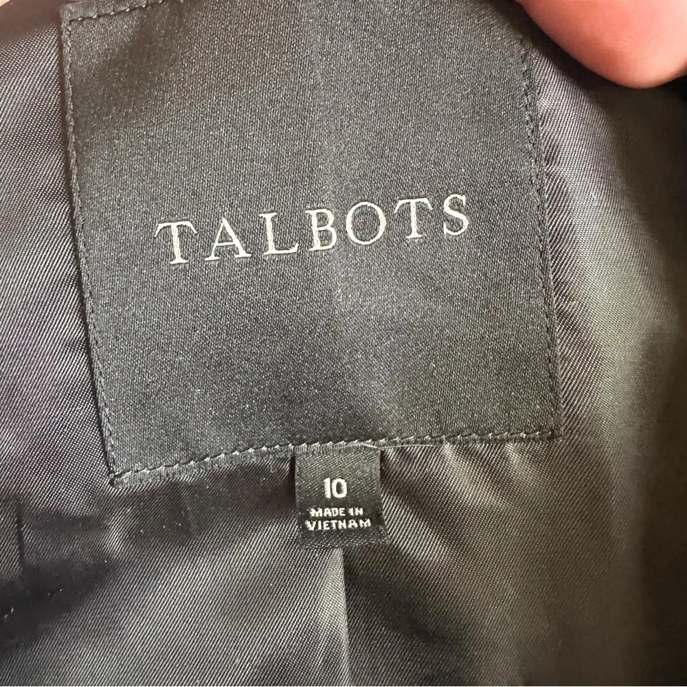 Talbots Houndstooth Plaid Black White Ruffle Collar Belted Raincoat size 10 - Image 7