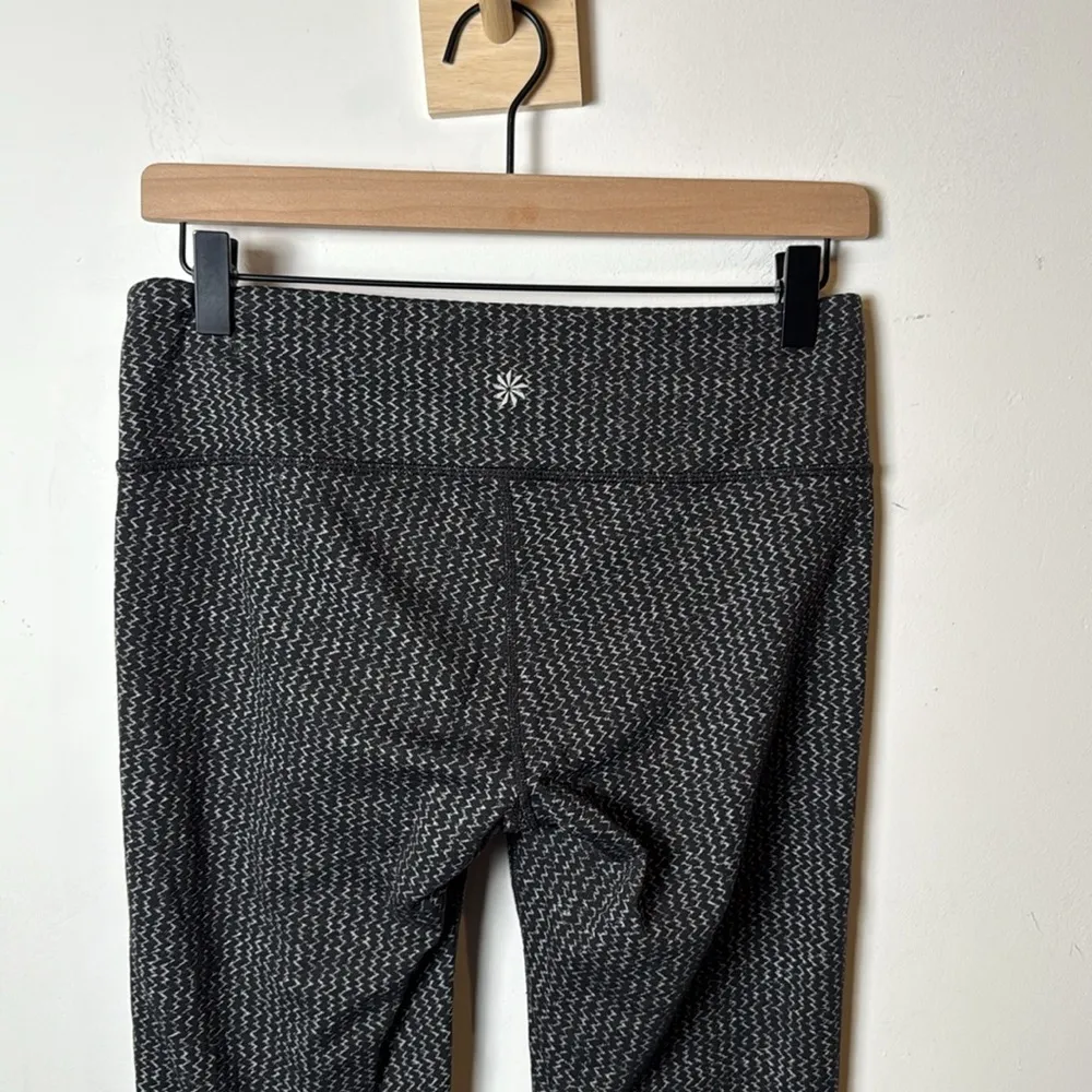 Athleta Women’s Black and White Heartbeat Chaturanga Tight Zigzag Size M - Image 3