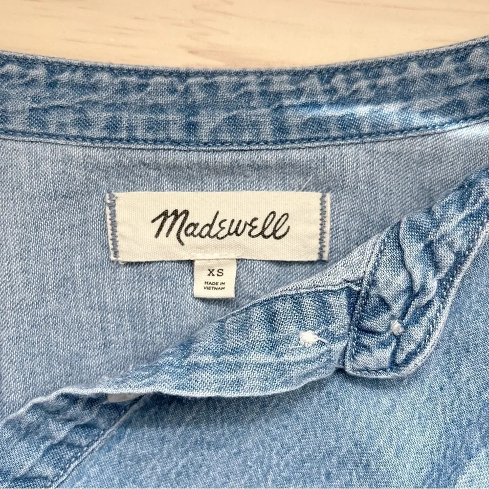 Madewell • Denim Shirred Popover Top in Emmie Light Blue Wash, Size XS‎ - Image 4